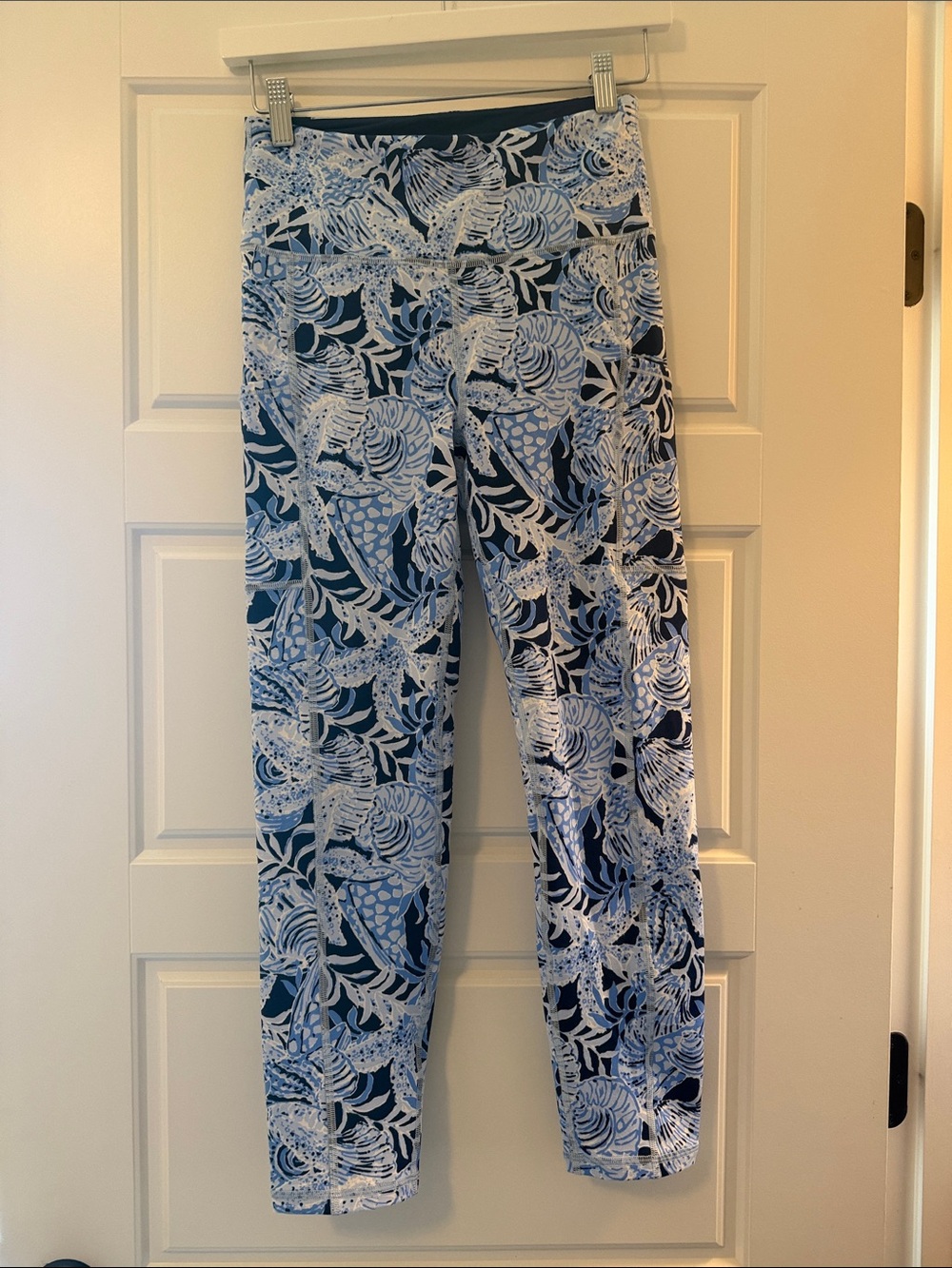 Lilly Pulitzer Navy and Light Blue Tropical Print Leggings